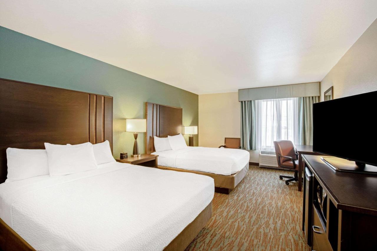 Queen Room with Two Queen Beds,999067737:JPEG